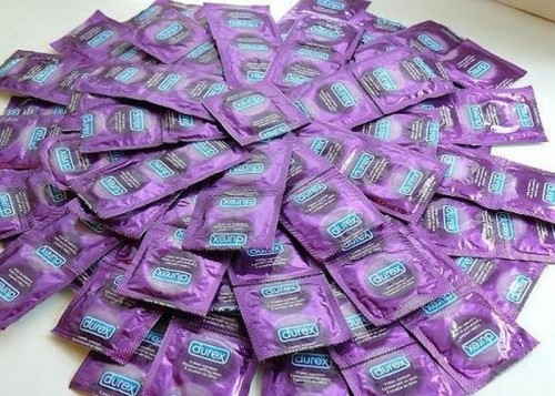 Lea Lexis любит трахаться но использует презерватив всегда. 