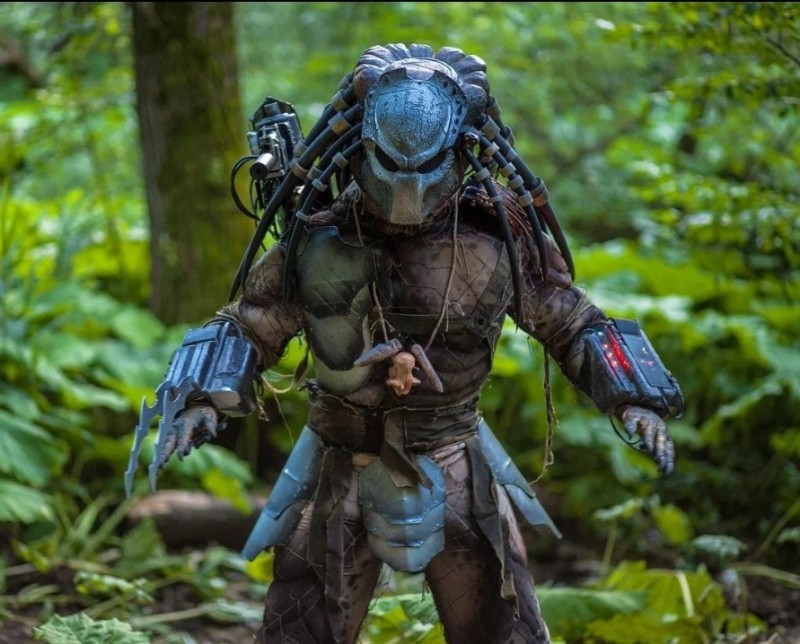 Create meme: Predator costume, The Predator 2018 film The Traitor, predator predator