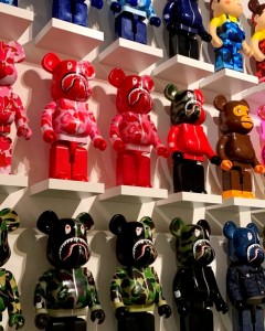 Создать мем: bearbrick микки маус, игрушки беар брик, kaws игрушка