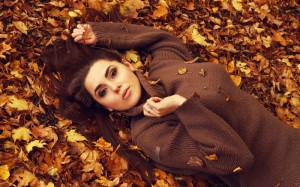 Create meme: model photoshoot autumn, autumn photo shoot in the woods for girls, photoshoot fall girl