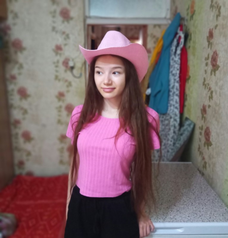 Create meme: a wide-brimmed hat, girl , cowboy hat