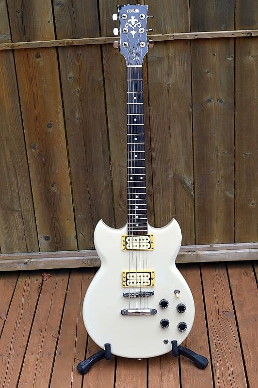 Создать мем: yamaha sg 200 white, электрогитара yamaha sg1820, yamaha sg200 pearl white