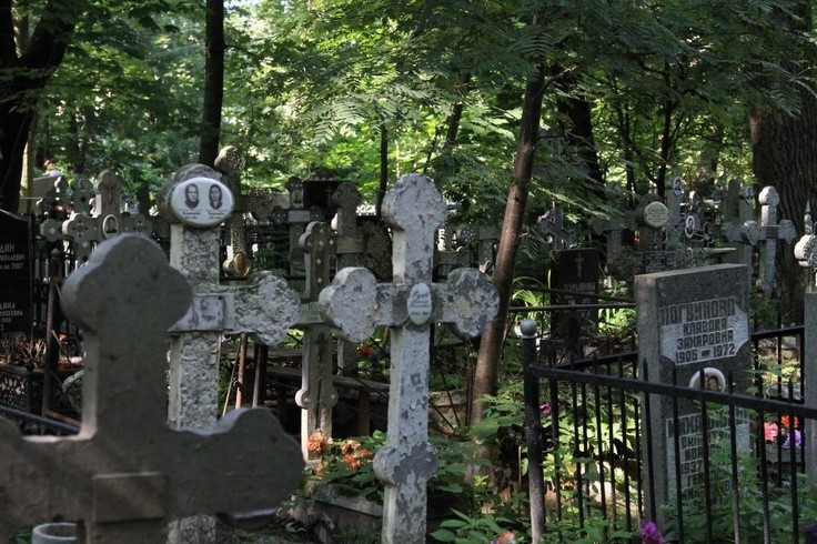 Create meme: cemetery , cemeteries cemetery, Tsaritsyno cemetery Kazan