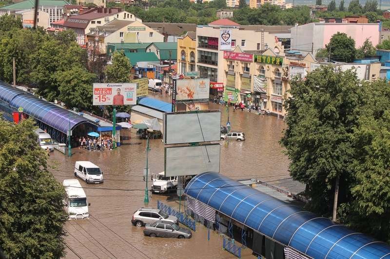 Create meme: Ussuriysk flood, floods, the flood in Vladivostok