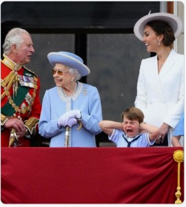 Создать мем: британская королевская семья, кейт миддлтон и принц, королева британии елизавета