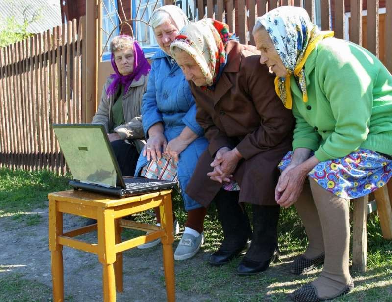 Бабки на лавочке фото