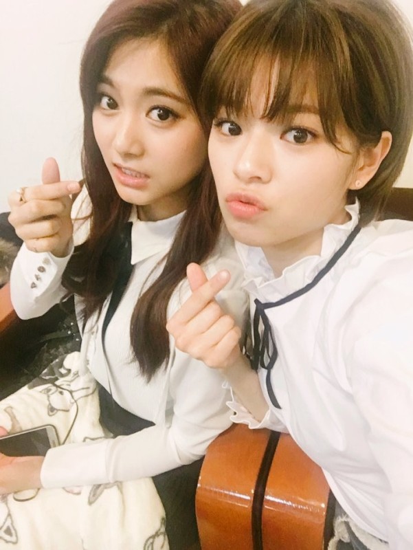 Создать мем: twice jeongyeon, twice tzuyu, им наён