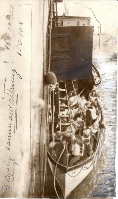 Создать мем: погибшие на титанике, крушение титаника 1912, titanic lifeboat