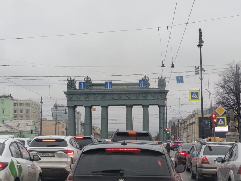 Create meme: The Moscow Triumphal Gate in St. Petersburg, Moscow gate St. Petersburg, The Moscow Triumphal Arch in St. Petersburg