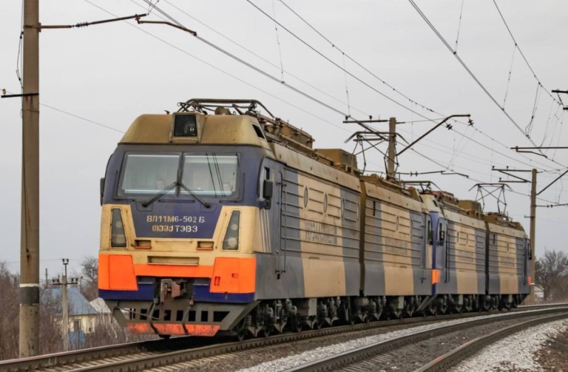 Create meme: VL 11 electric locomotive, Ukrzaliznytsya electric locomotive, electric locomotive with