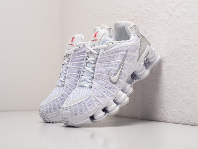 Создать мем: стильные кроссовки, nike shox tl white metallic silver, кроссовки nike shox