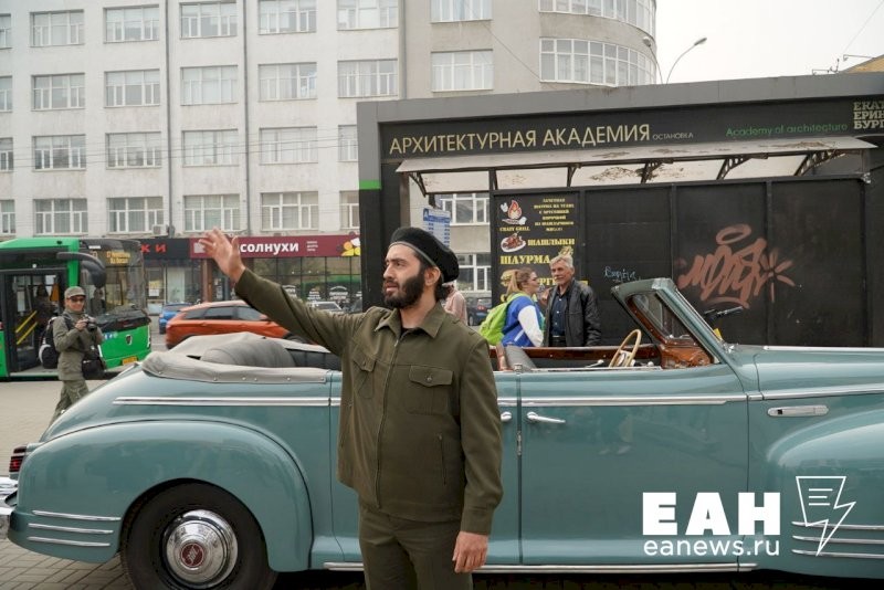 Create meme: Fidel Castro in Yekaterinburg, Fidel Castro in Voronezh 1972, Fidel Castro in Moscow