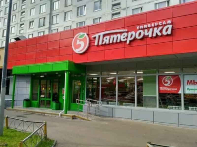 Create meme: Pyaterochka Moscow, supermarket Pyaterochka , roundabout 