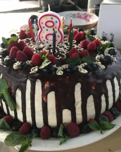 Создать мем: торт на 45 лет двухъярусный, торты на заказ, торт с ягодами