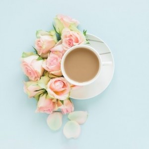 Создать мем: чашка кофе и цветы, чай пастельные цвета, нежные цветы