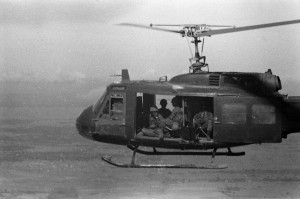 Создать мем: вертолет хьюи изнутри, bell uh-1 iroquois вьетнам, bell 205/uh-1