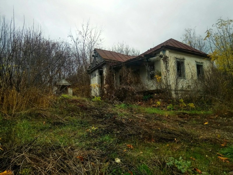 Create meme: abandoned house, house Villa, abandoned house