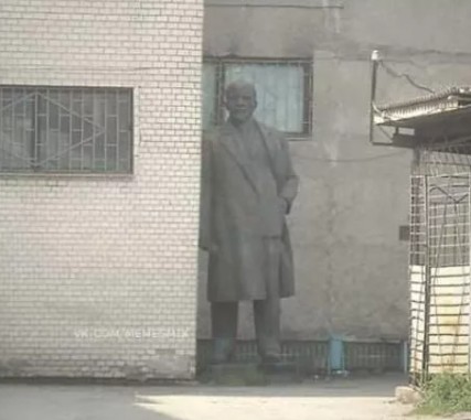 Create meme: PSS guy , the monument to Lenin , PSSS guy 