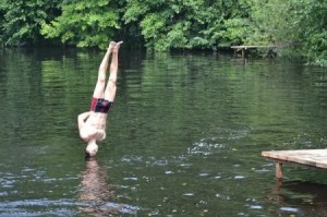 Создать мем: Прыжок в воду