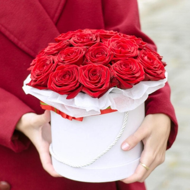 Create meme: flowers in a box, red roses in a hat box, bouquet of roses in a box