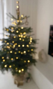 Create meme: decorated Christmas tree, Christmas tree, Christmas garlands