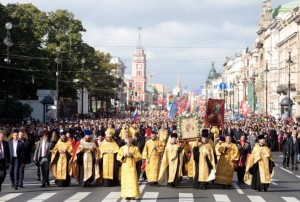 Создать мем: крестный ход с мощами александра невского в петербурге, александро-невская лавра крестный ход 2021, крестный ход александра невского в спб