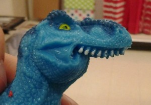 Создать мем: динозавр шепелявит, шепелявый динозавр, тиранозавр игрушка