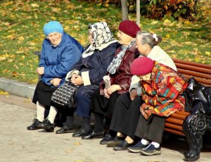 Create meme: dibs on the bench, grandmothers on the bench, grandmother meme