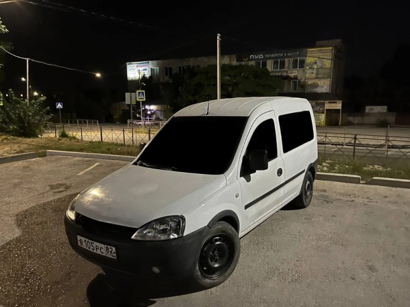 Создать мем: машина, largus фургон, opel combo 2008