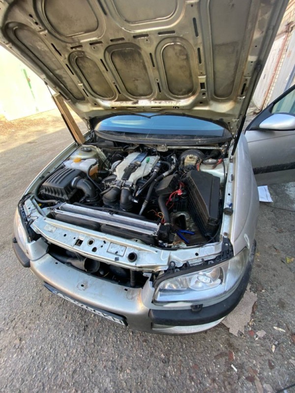 Create meme: chevrolet lacetti 1.4 hatchback under the hood, chip tuning of the volvo engine, b5204t5 volvo engine