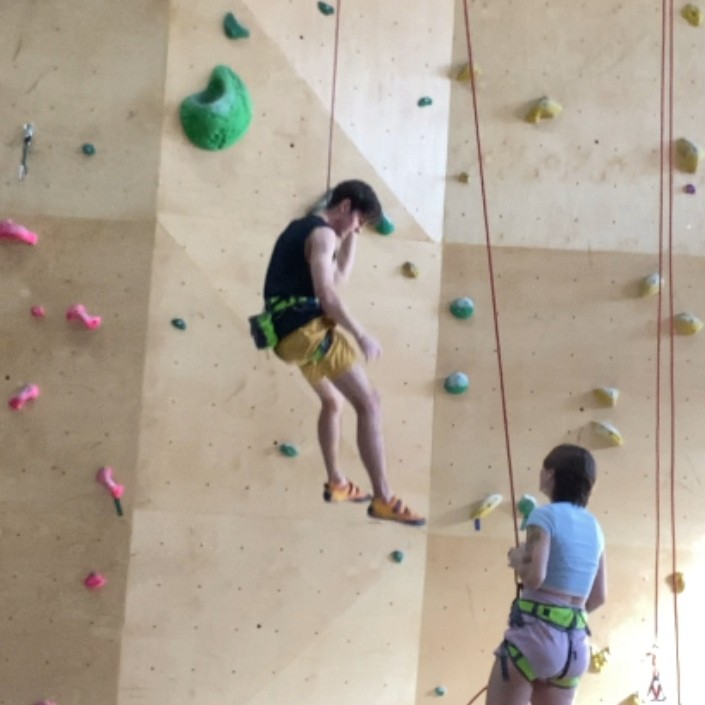 Создать мем: artificial climbing wall, скалолазание в зале, спортивное скалолазание