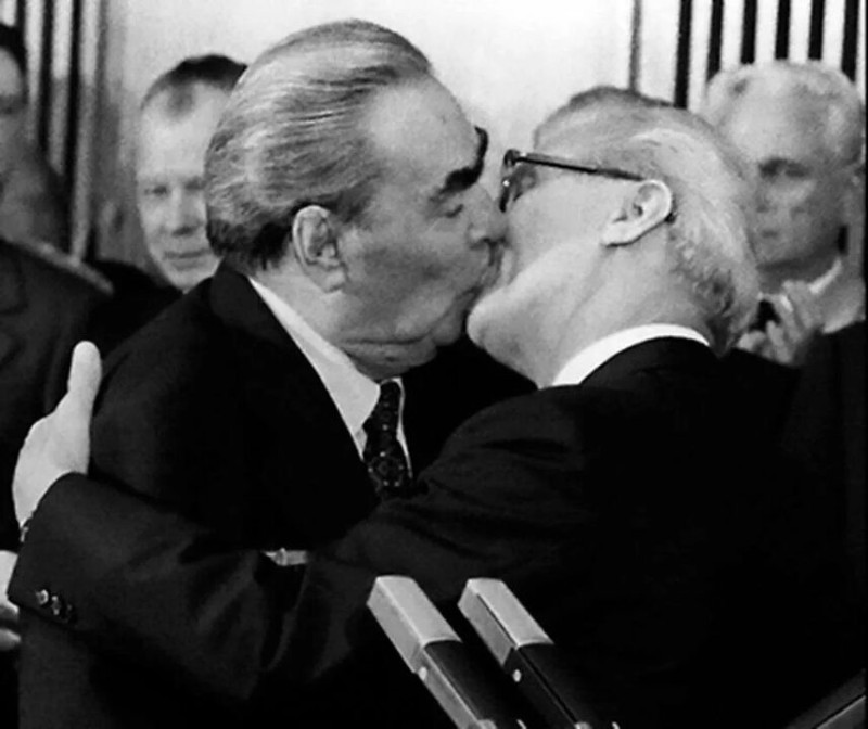 Create meme: Brezhnev and Honecker kiss, leonid brezjnev, Brezhnev's kiss with Honecker