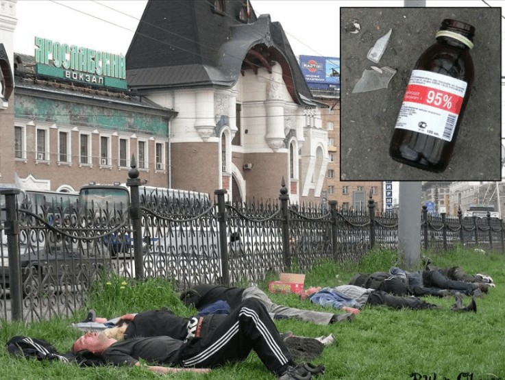 Create meme: Kazansky railway station Moscow bums, homeless in Moscow, drunks in Europe