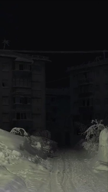 Create meme: night snow, vorkuta at night, winter night