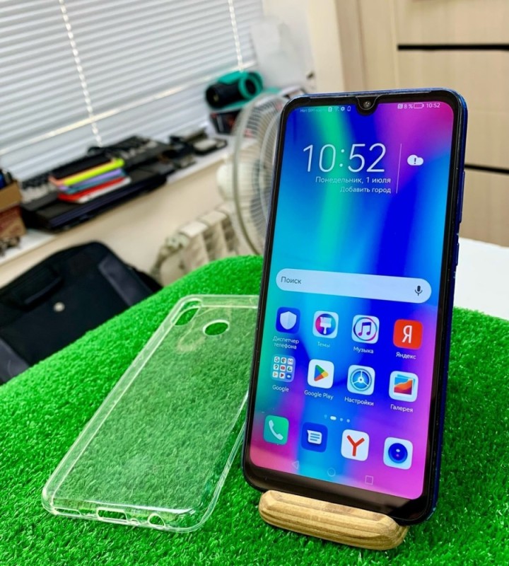 Создать мем: huawei honor 10, телефон honor 10 lite, телефон honor 10