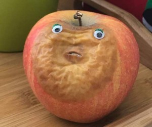 Создать мем: яблоко евы, яблочко, смешное яблоко