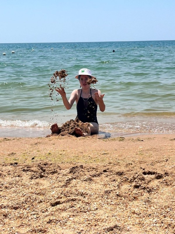 Create meme: girl , from the beach, beach sea