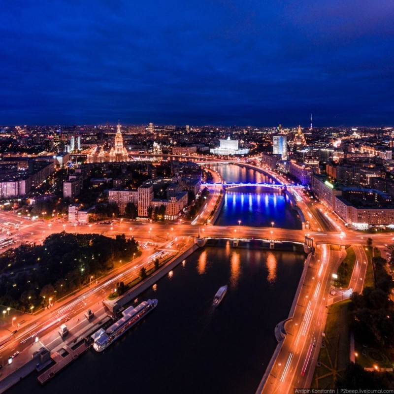 Create meme: monument, night moscow from a height, Moscow at night 