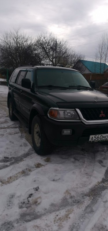 Создать мем: mitsubishi pajero sport 2, pajero sport 1, mitsubishi pajero sport 1