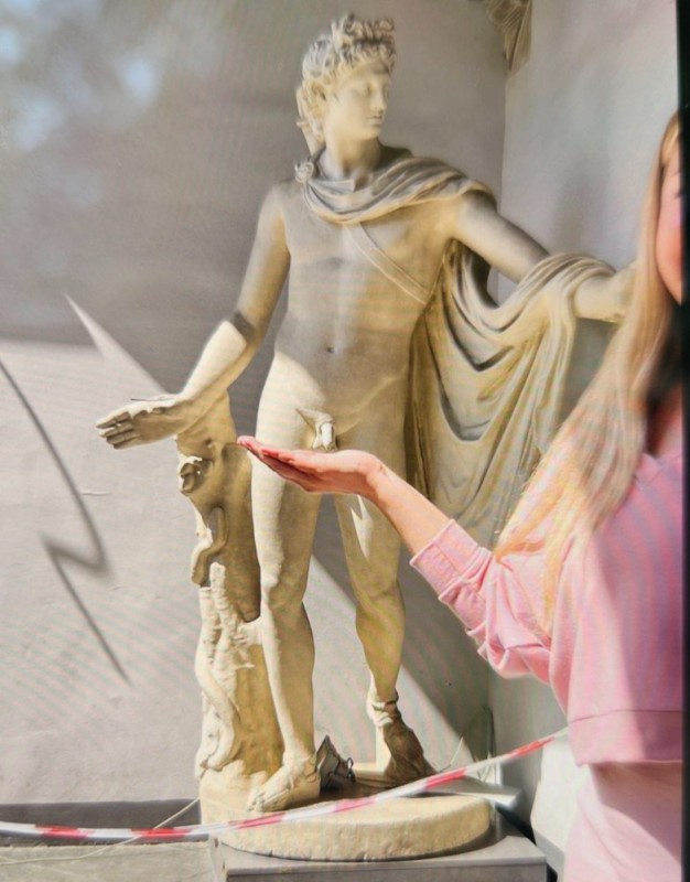 Create meme: sculpture of Apollo Belvedere, Apollo sculpture by Leohar, The Apollo statue