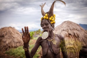 Create meme: girl tribe, the wife of the chief of the Mursi tribe, women of the Mursi tribe