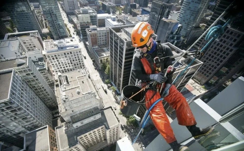 Create meme: mountaineer high-rise industrial, high-altitude work, the installer is a high - rise