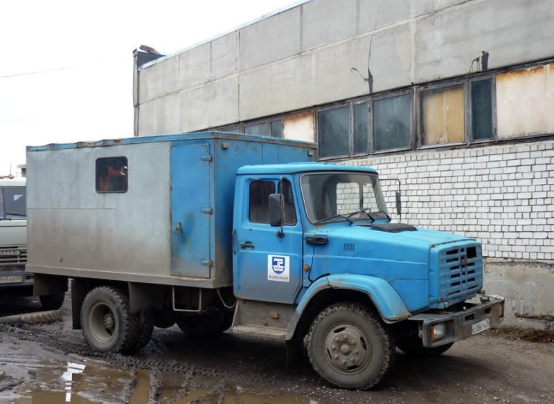 Создать мем: грузовой транспорт, 1 й государственный автомобильный завод, зил 4331 аварийная