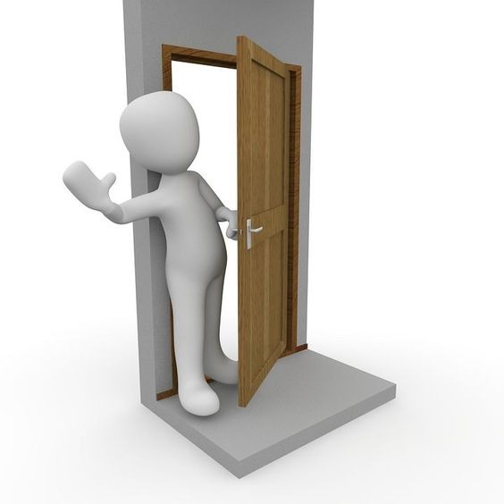 Создать мем: человечек выглядывает, открытая дверь, человечек открывает дверь