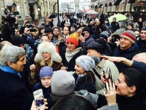 Создать мем: арбат, прогуляться, лавров и керри