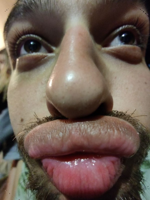 Создать мем: красивые мужские губы, большие губы, губы