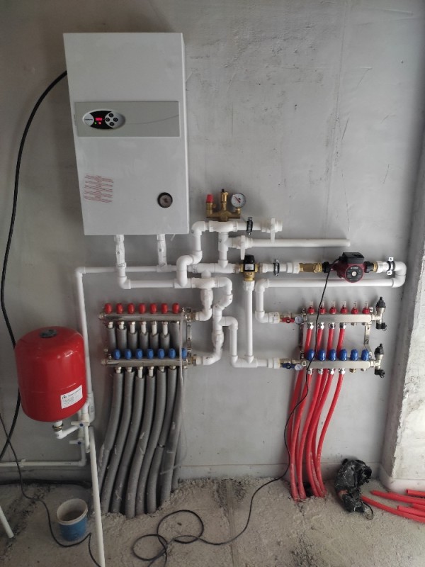 Create meme: strapping of the heating boiler, installation of heating, heating water supply