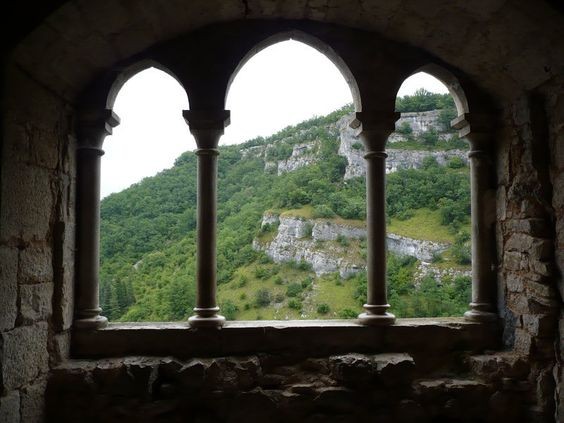 Create meme: Cenanc Cloister Abbey, windows in the castle, windows in medieval castles