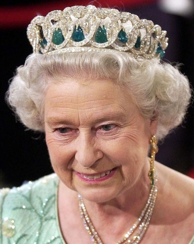 Create meme: Elizabeth's Crown 2, tiaras of Elizabeth the 2nd Queen of Great Britain, Vladimir tiara of Elizabeth 2