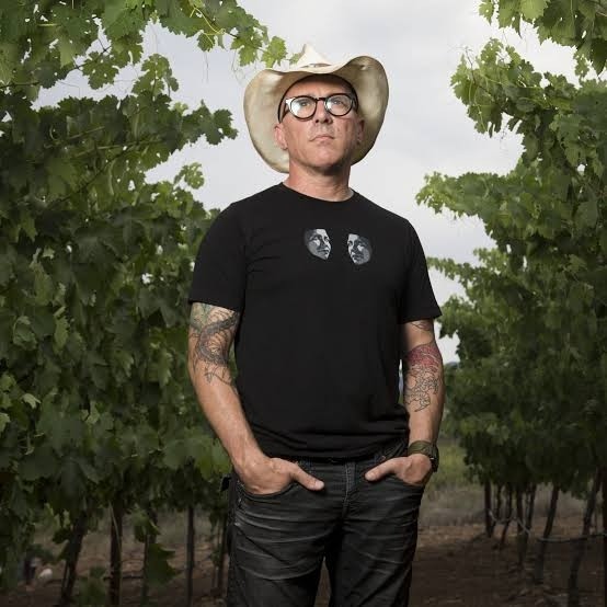 Создать мем: джеймс мэйнард, джеймс кинэн, maynard james keenan wine